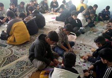 سفره مهدوی در آموزشگاه آیت‌الله طالقانی کوهدشت برگزار شد