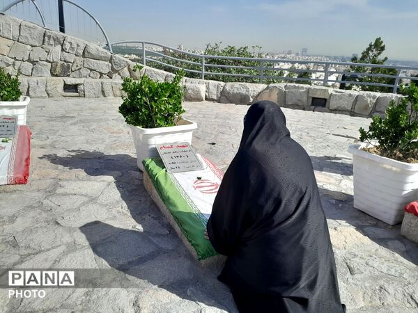 غبارروبی و تجدید میثاق با روح پاک شهدای گمنام در مشهد
