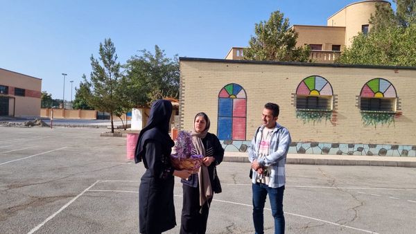 با آغاز سال تحصیلی جدید زنگ مهر و ایثار در دبیرستان موفقیان نظرآباد به صدا درآمد