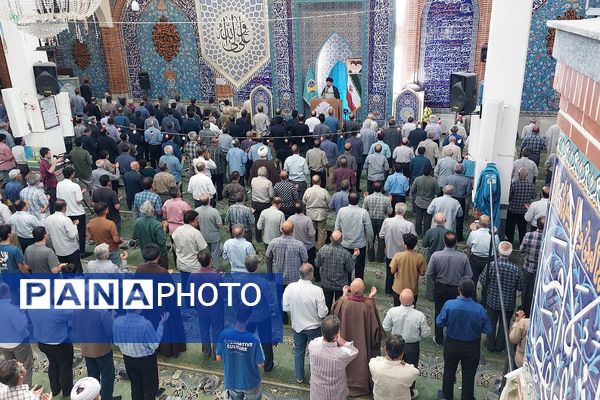 حضور فرهنگیان و مسئولان آموزش و پرورش پردیس در نماز جمعه 