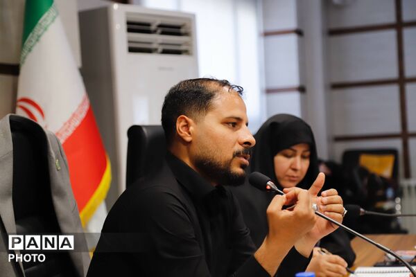 نشست هم‌اندیشی مسئولان دانش‌آموزی تهران با محور آموزش مربیان و مدیریت مصرف انرژی