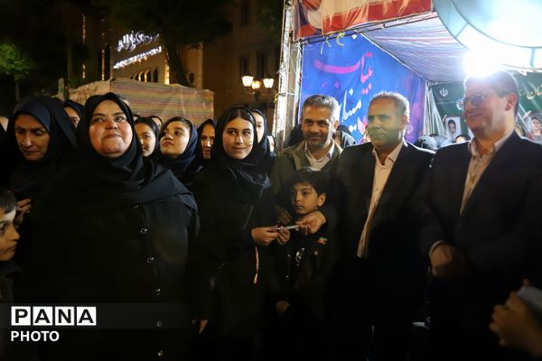 خروش شبانه «ناحیه ۵» در قلب غرفه؛ میعادگاهِ مقاومت و استکبارستیزی