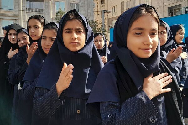 طنین نوای عشق و عزا؛ مراسم عزاداری دهه دوم فاطمیه در مدارس بهارستان‌دو