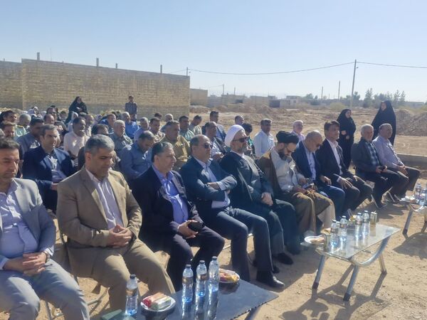 آیین کلنگ زنی پروژه آموزشی ۹ کلاسه هوشمند خیری روستای بهادران مهریز