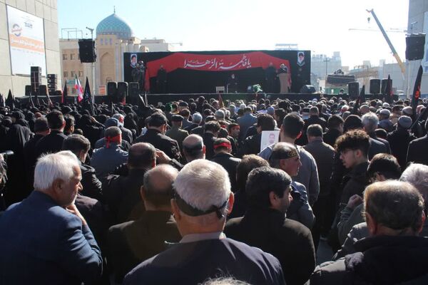 بدرقه پیکر مطهر ۱۳ شهید گمنام در اجتماع عظیم فاطمیون مشهد
