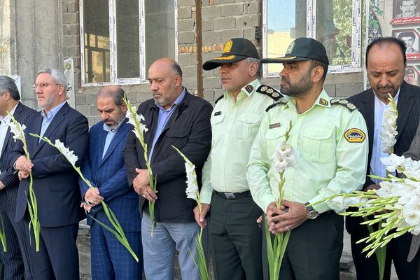 غبارروبی مزار شهدا در امام زاده حسن(ع) نسیم‌شهر