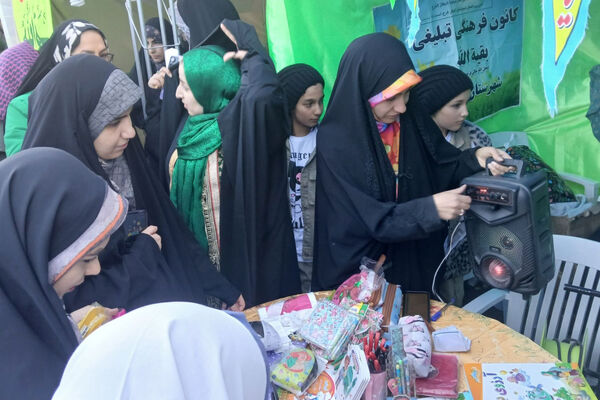 برپایی موکب‌های دانش‌آموزی در آباده برای میلاد جشن موعود