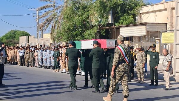 تشییع باشکوه شهید گمنام با بدرقه پرشور دانش‌آموزان