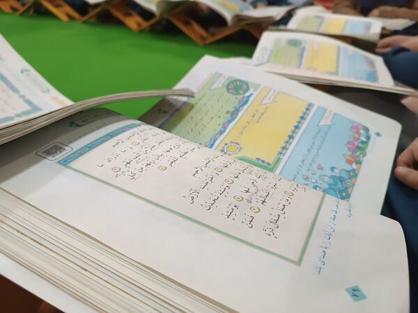 محفل انس با قرآن کریم در دبستان شاهد کوثر