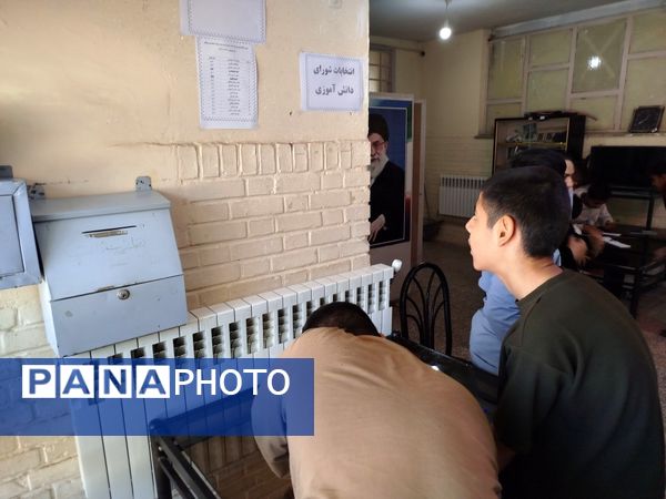 انتخابات شورای دانش‌آموزی در دبیرستان پسرانه متوسطه اول شهید اسکندری شهرستان کاشمر 