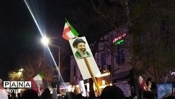 حماسه سازی مردم نیشابور در دوازدهمین روز از شهادت امام خامنه ای