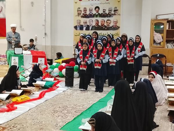 محفل انس با قرآن با حضور دانش آموزان دبستان دخترانه ناهید نخودی