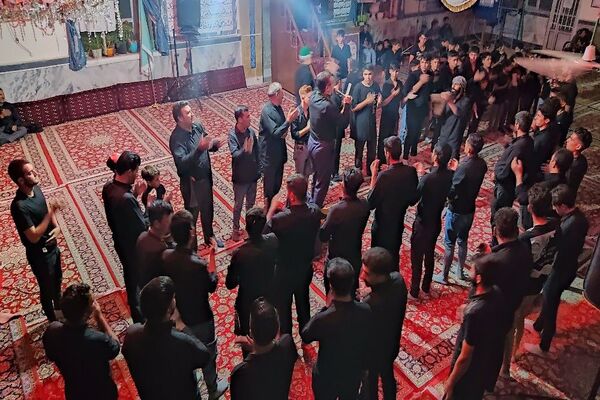 هیئت  زنجیر زنی و عزاداری اباعبدالله الحسین علیه السلام  بار درشب هفتم محرم  