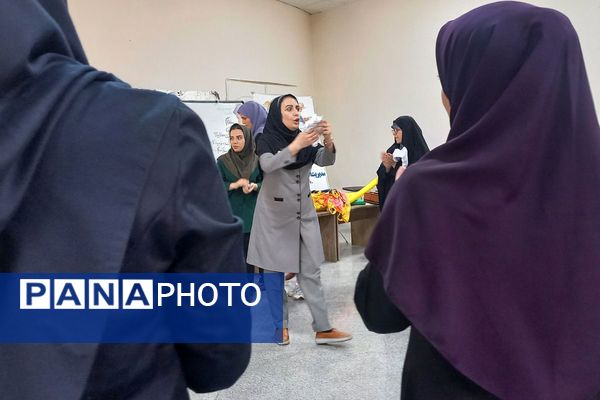 کارگاه آموزشی بازی هدفمند؛ ارتقای مهارت مربیان کودکستان‌های شهریار با ابزارهای نوین