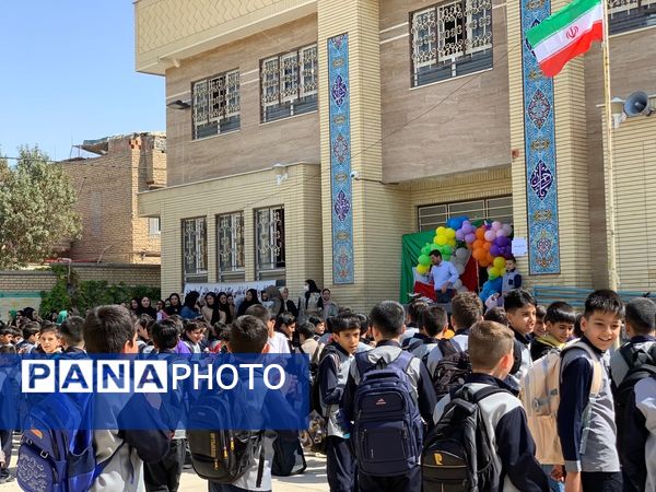 زنگ مهر و زنگ نماز دبستان معلم شهر آشخانه 