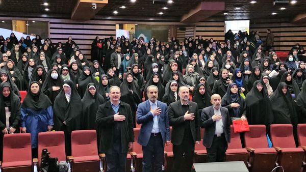 همایش زیست عفیفانه با موضوع عفت و حجاب در تالار ایوان‌ری