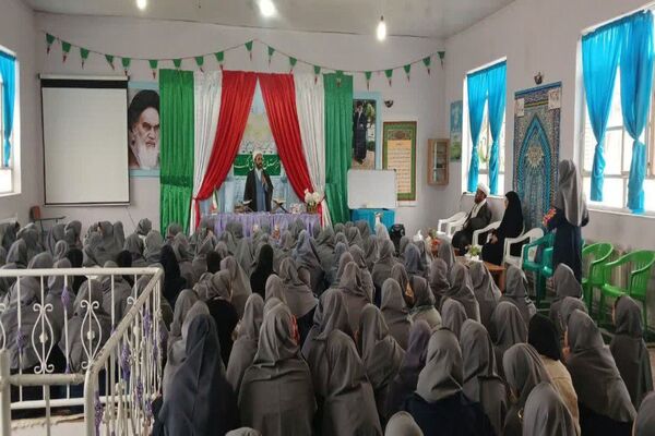 برگزاری جشن دهه کرامت و روز دختر در مدرسه نمونه دولتی فدک