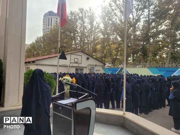 نمایشگاه هویت ایرانی در دبیرستان مصلی نژاد حضرت زهرا (س)