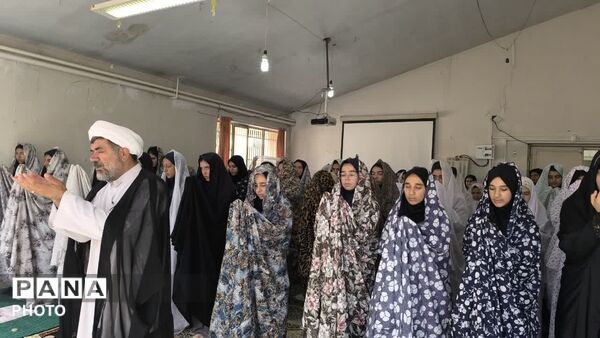 زنگ مهر در دبیرستان دخترانه ام‌البنین منطقه بیرانشهر