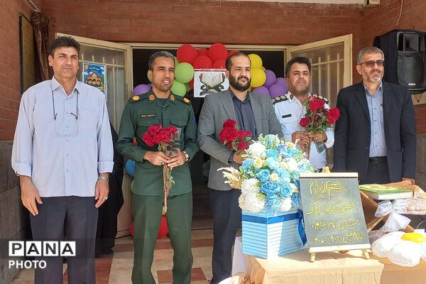  جشن شکوفه‌ها در دبستان امام رضا(ع) قیامدشت با حضور جمعی از مسئولان