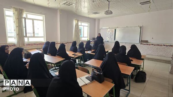 توسعه شایستگی حرفه‌ای مربیان کودکستان‌های بافق و بهاباد