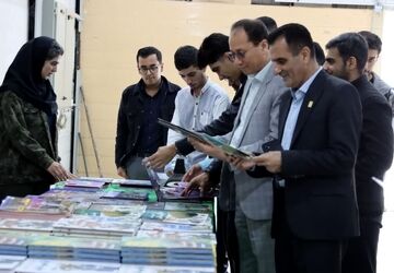 بازدید سرپرست دانشگاه فرهنگیان گلستان از نمایشگاه کتاب گرگان