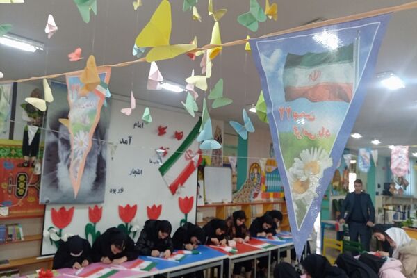 بازدید دانش‌آموزان دبیرستان عفت از کانون پرورش فکر کودکان و نوجوانان پارس‌آباد