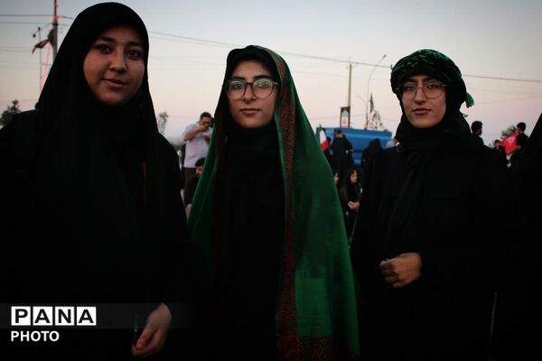 حضور خانوادگی نوجوانان دهه نودی در پیاده روی اربعین حسینی(ع)