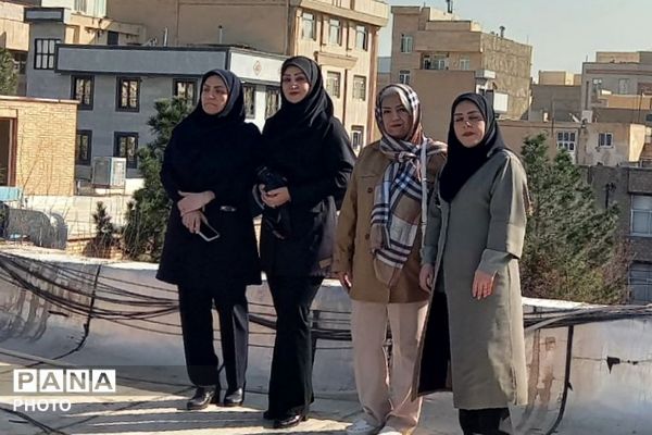 نصب پنل‌های خورشیدی و اتصال آن به شبکه برق رسانی منطقه در هنرستان قدس ناحیه دو شهرری 