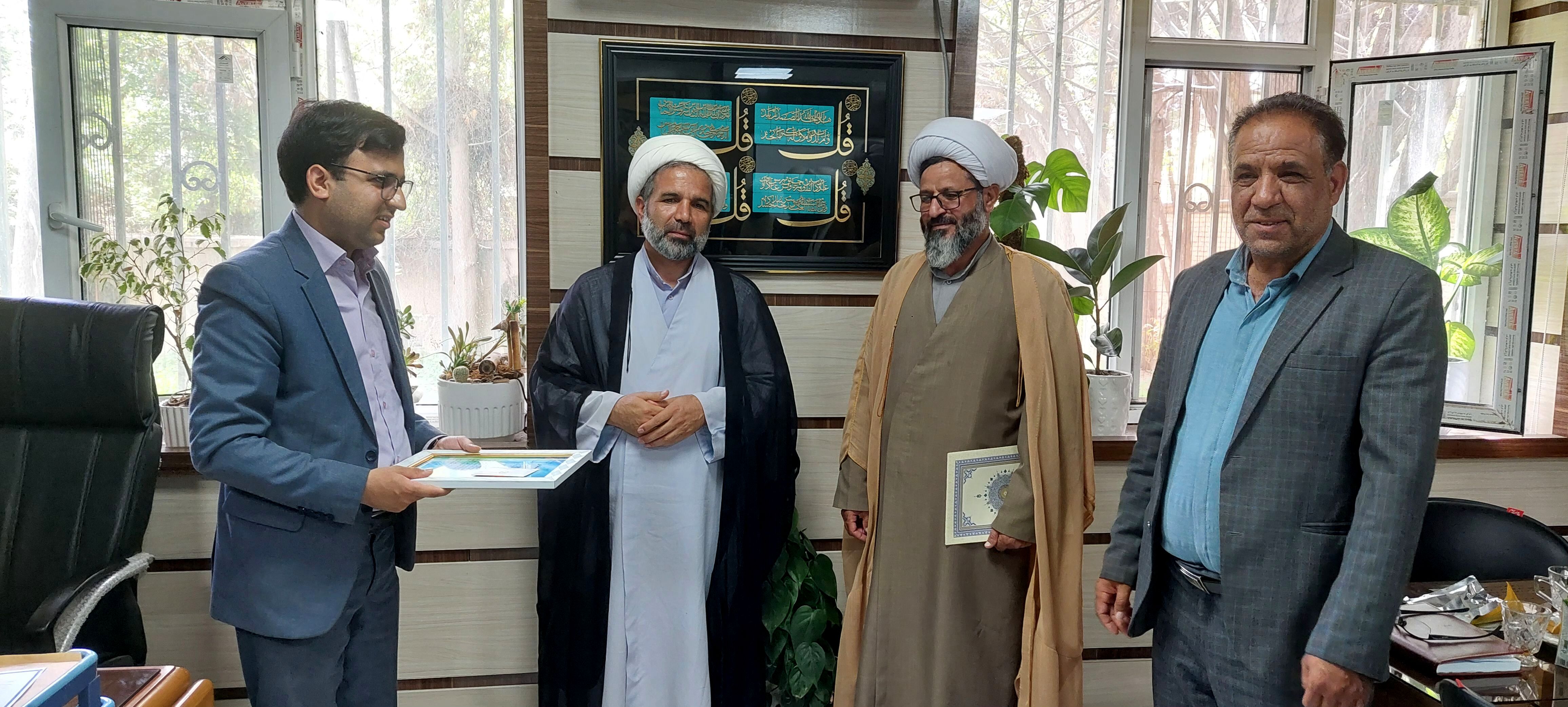 تقدیر از امام جماعت‌های مدارس باخرز
