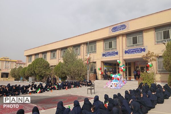 المپیاد ورزشی درون مدرسه‌ای به مناسبت هفته تربیت‌بدنی در دبیرستان دخترانه فدک