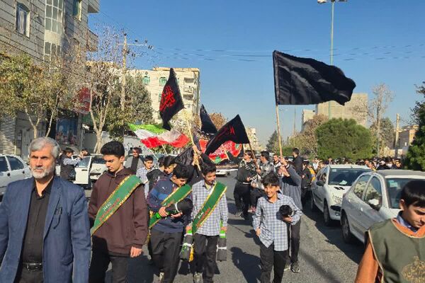 نوجوانان فاطمی از دبیرستان تا مسجد جامع