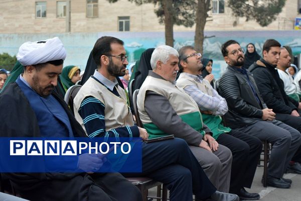 حضور خادمان رضوی در مدرسه قدر بهارستان‌دو