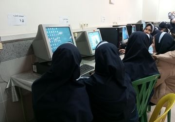 برگزاری کلاس کامپیوتر  در مدرسه ناهید نخودی نیشابور 