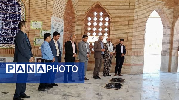 غبارروبی مزار شهدا در گناباد