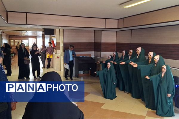 اجرای سرود به مناسبت هفته وحدت و میلاد نبی اکرم (ص) در اداره آموزش و پرورش پردیس 