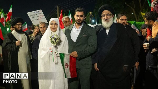 پیوند ۵۰ زوج کرجی همزمان با هفتادو نهمین موج حضور مردم در میادین و خیابان‌های شهر
