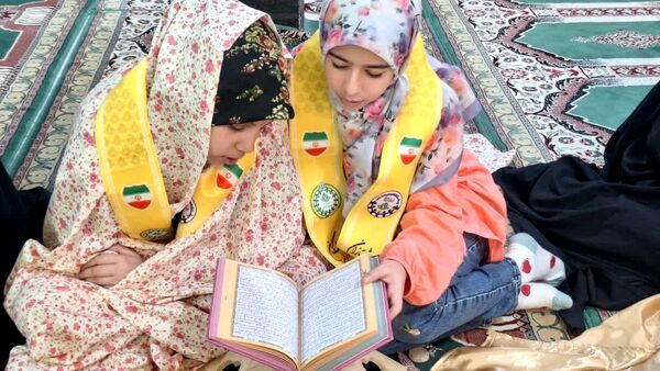 مراسم روز سوم اعتکاف دانش‌آموزان دختر در مسجدالنبی کرج