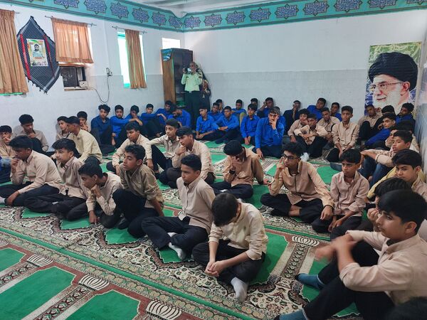 آموزش پیشگیری‌های اجتماعی در دبیرستان پسرانه جزیره بوموسی 