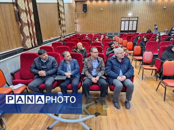 کارگاه آموزشی و توجیهی مربیان پیشتاز تربت حیدریه 