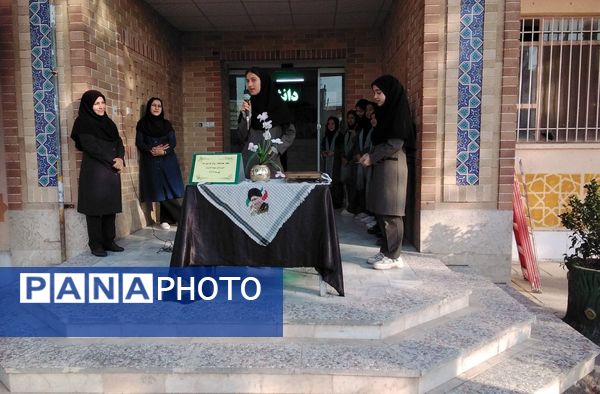 برگزاری‌ مراسم‌‌‌ هفته‌ بهداشت‌ روان‌‌ و‌ معرفی‌ همیاران‌ مشاور‌‌ در‌ دبیرستان‌ نمونه‌اندیشه‌