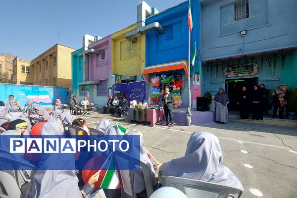 آغاز فصل نو آموزش با حضور شکوفه‌های کلای اولی در کهریزک 