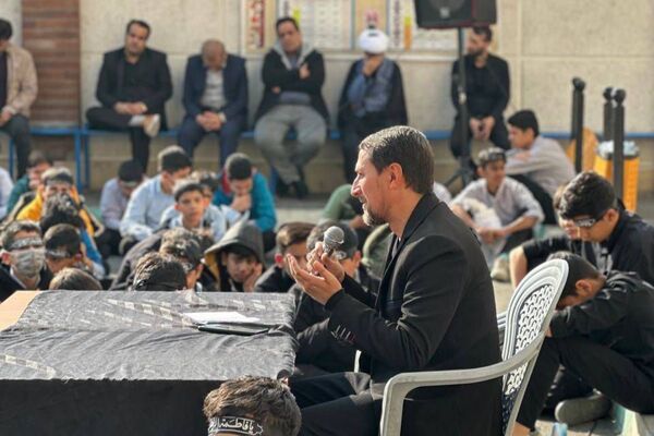  سوگواری نوجوانان برای مادر مهربانی‌ها