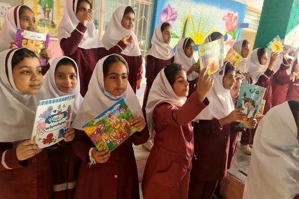 جشن کتاب و قصه‌گویی در دبستان شهید تنیده