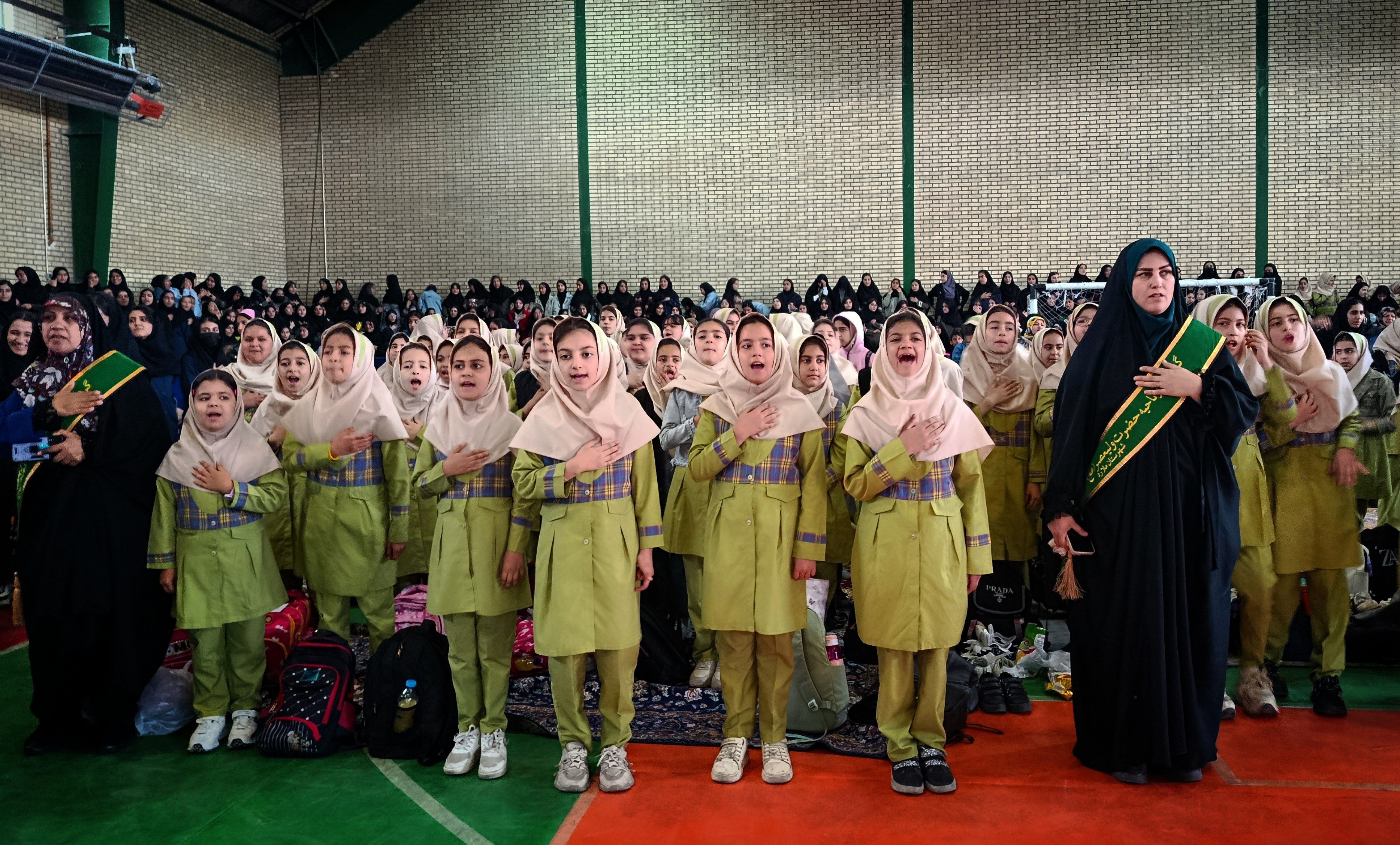 اجتماع ۳۰۰۰نفری دختران حاج قاسم به مناسبت ولادت حضرت معصومه(س) و روز دختر در شهرستان ملارد 