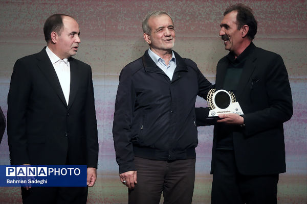 آیین تجلیل از فعالان طرح جهش تولید در دیم‌زارها