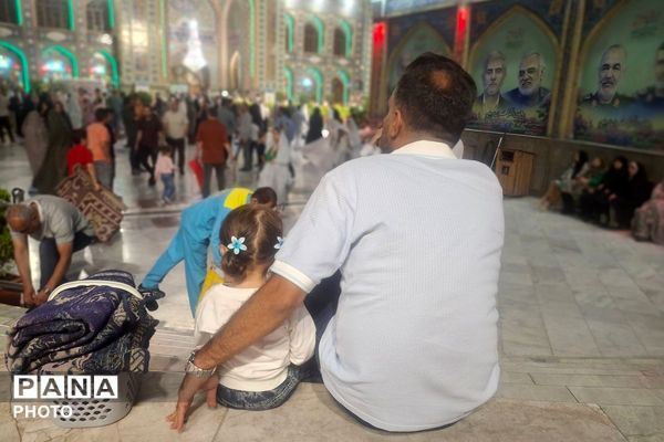 اقامه نماز مغرب و عشا در امامزاده صالح تجریش