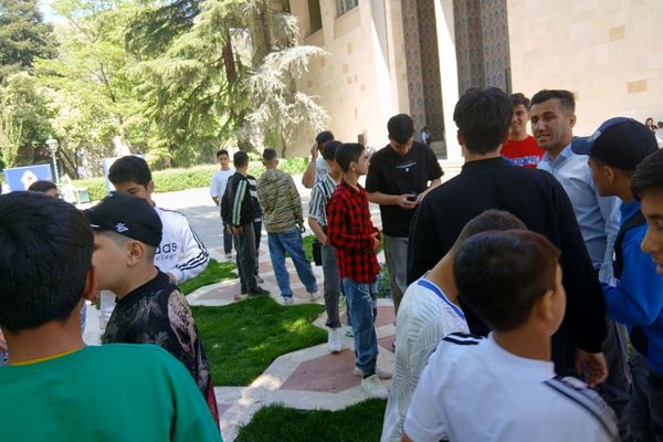 اردوی دانش‌آموزان نسیم‌شهری در کاخ نیاوران