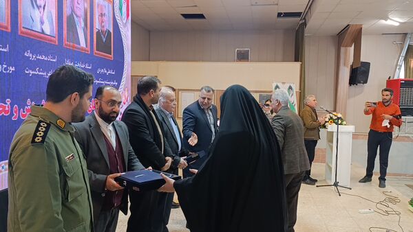 آیین تجلیل از پژوهشگران و فناوران برتر آموزش و پرورش نیشابور 