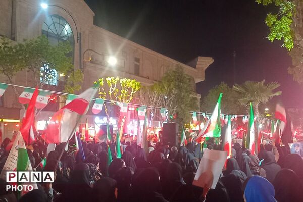همدلی و حضور پرشور مردم و کودکان بهارستانی در راهپیمایی شبانه«جنگ رمضان»